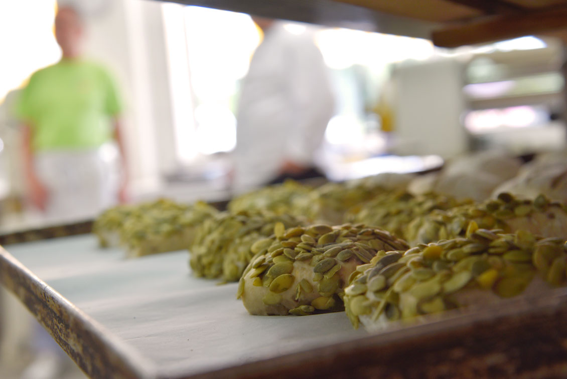 Die Brötchen werden an Gastronomien geliefert und direkt im eigenen Laden verkauft.