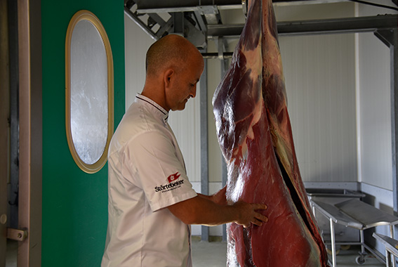 Fleischerei Zahlmann verarbeitet vorwiegend Fleisch aus der Region.