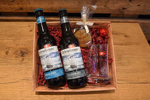 Paket Bier und Marzipan