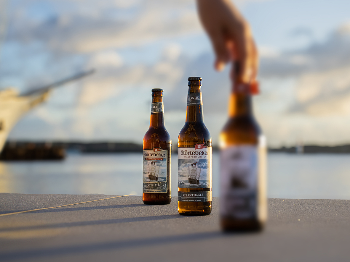 Störtebeker Bierflaschen im Wandel der Zeit.