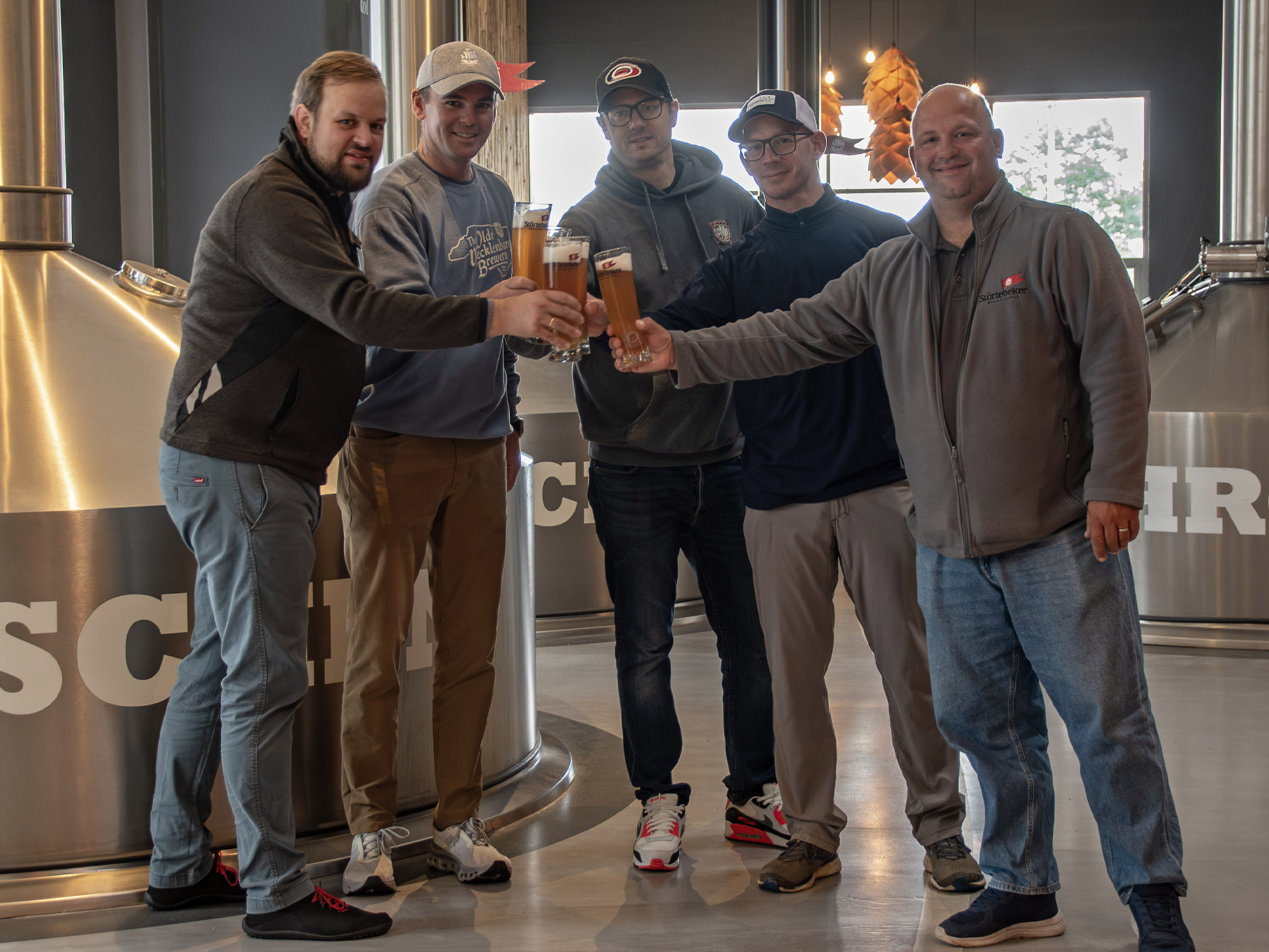 Während ihres Besuchs in Stralsund konnten die Brauer der Olde Mecklenburg Brewery auch hinter die Kulissen der Braumanufaktur schauen.